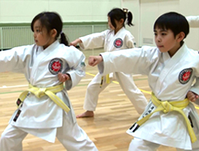 西の里教室練習風景【松濤館流七尾道場/札幌、北広島、江別、岩見沢で小学生児童から始める習い事】