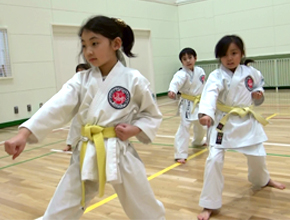 西の里教室練習風景【松濤館流七尾道場/札幌、北広島、江別、岩見沢で小学生児童から始める習い事】