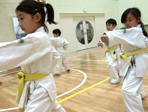 西の里教室練習風景【松濤館流七尾道場/札幌、北広島、江別、岩見沢で小学生児童から始める習い事】